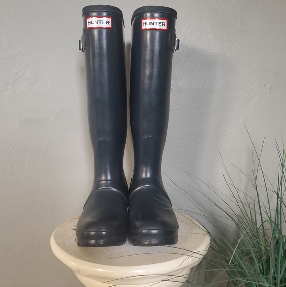 Hunter boots w/ socks - Picture 2 of 7